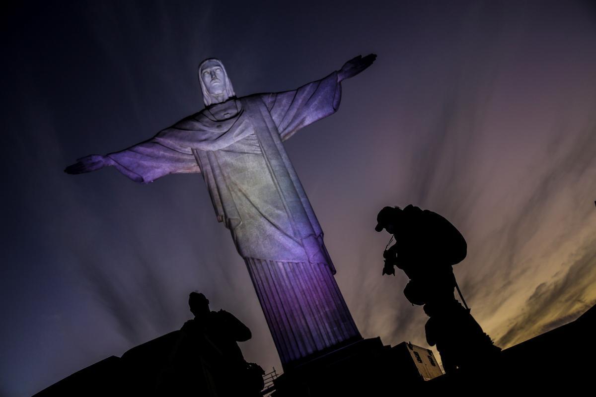 Fotografía de archivo fechada el 14 de abril de 2020 que muestra la estatua del Cristo Redentor.