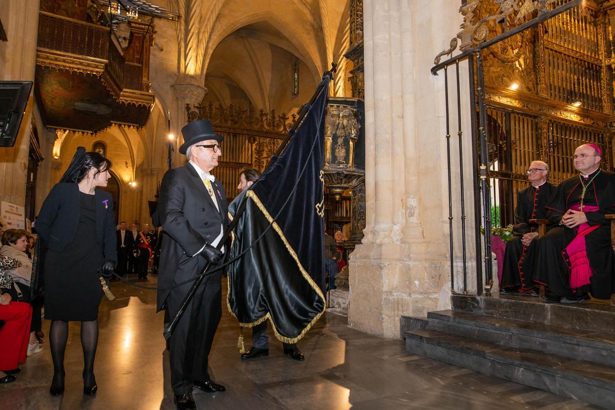 La figura del Caballero Cubierto es el personaje de más relieve de toda la Semana Santa oriolana.