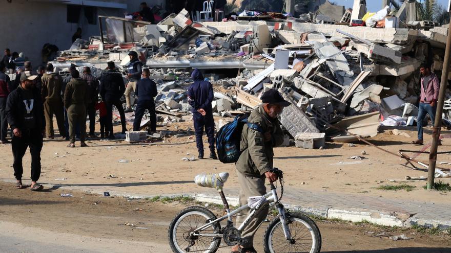 Israel mata a decenas de civiles mientras esperaban y transportaban la ayuda humanitaria en Gaza