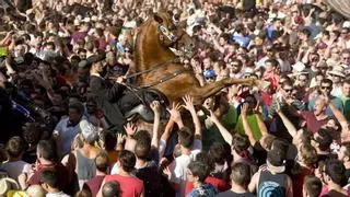 El Govern niega que el refuerzo del TIB contribuya a la masificación de Sant Joan de Ciutadella: "Estamos hablando de 450 personas"