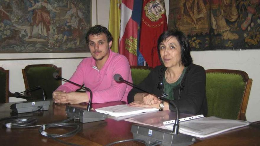 Tomás del Bien y Ángeles Medina, durante la rueda de prensa ofrecida ayer. Foto