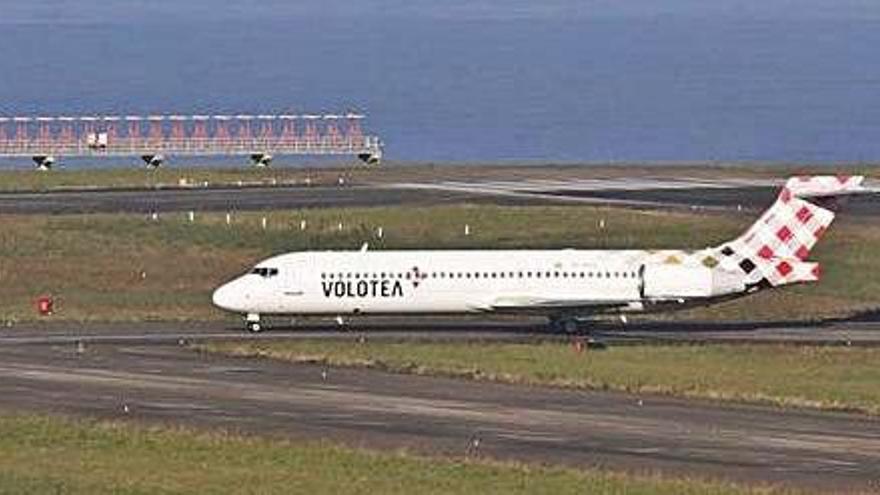 Imagen de archivo de una aeronave de Volotea en el aeropuerto de Asturias.