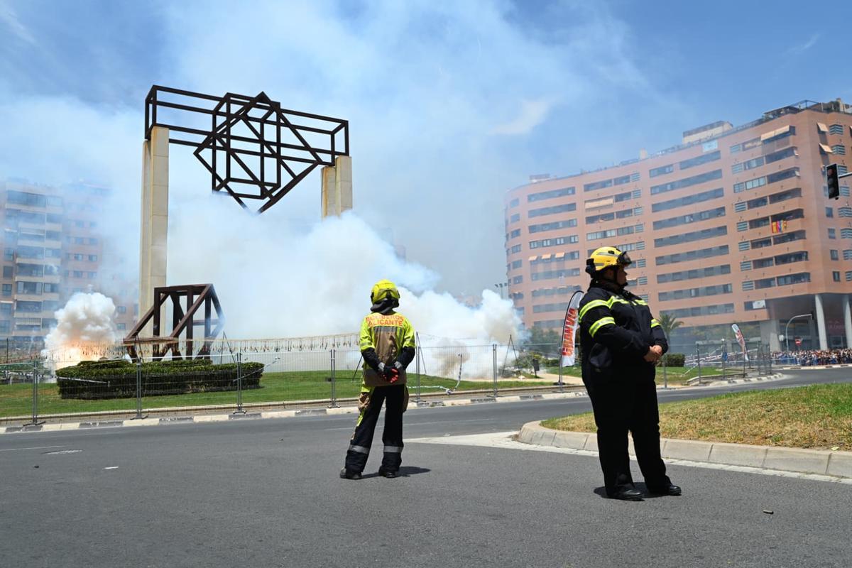 La última mascletà antes del inicio de las Hogueras, en imágenes