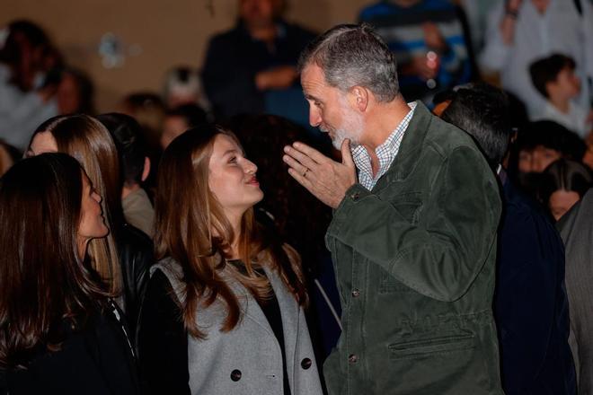 La princesa Leonor y el rey Felipe VI en Chinchón durante la Semana Santa 2023