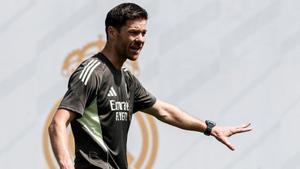 El Reial Madrid de Xabi Alonso es posa en marxa sota mínims
