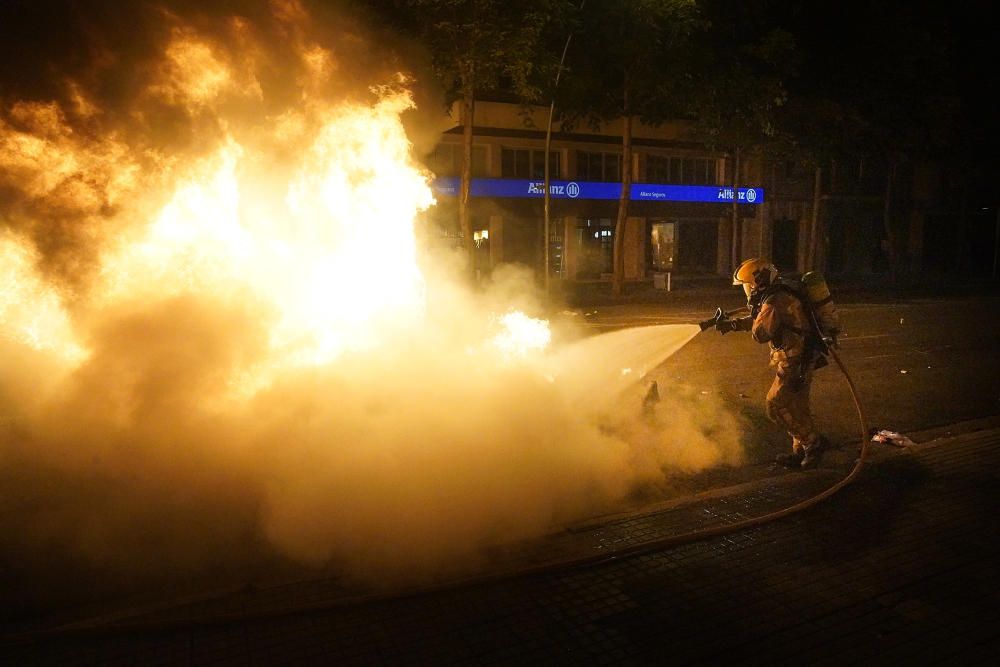 La marxa dels CDRs a Girona acaba amb enfrontaments amb la policia i contenidors cremats