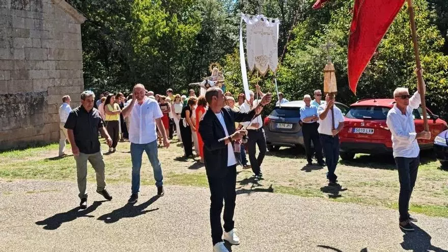 VÍDEO | El “Cristico” vuelve a recorrer Ilanes arropado por sus vecinos