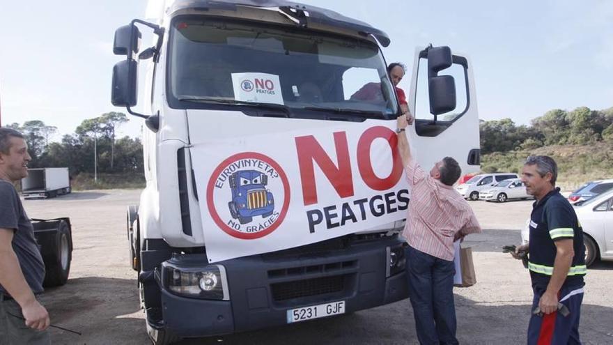 Protesta de los transportistas catalanes en contra del desvío obligatorio a la AP-7 el 11 de octubre.