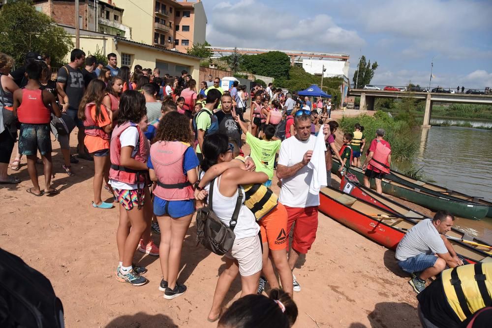 Més de 170 persones participen en la sisena Competició de Canoes al riu de Sallent