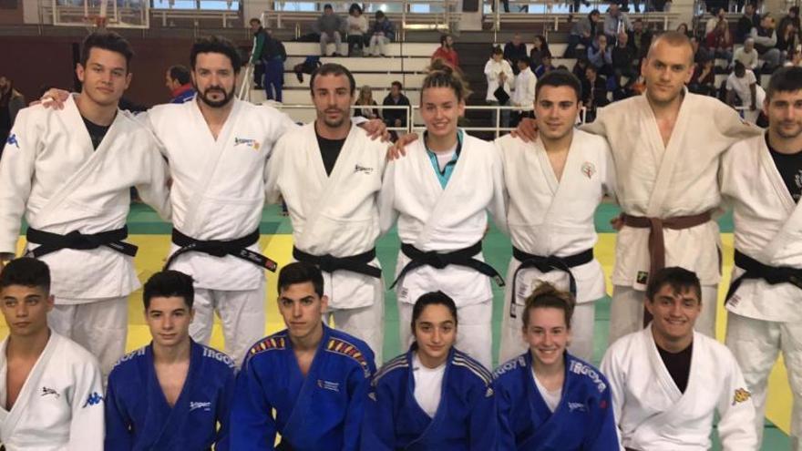 Grup de judokes d&#039;esport7, Judo Moià i Judo Santpedor en la Copa Catalunya a les Llars Mundet
