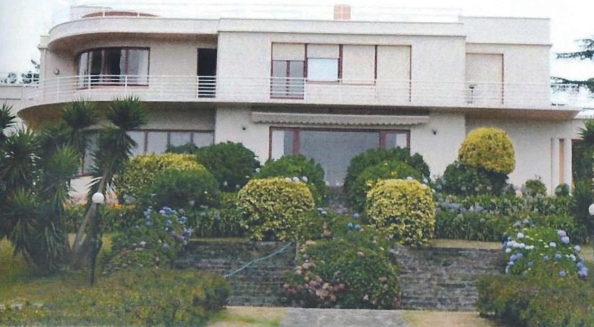 El chalé Cervigón, junto a la playa de Santa Cristina, es la propiedad adquirida por Richard Gere en Oleiros según avanza la revista 'Semana'.