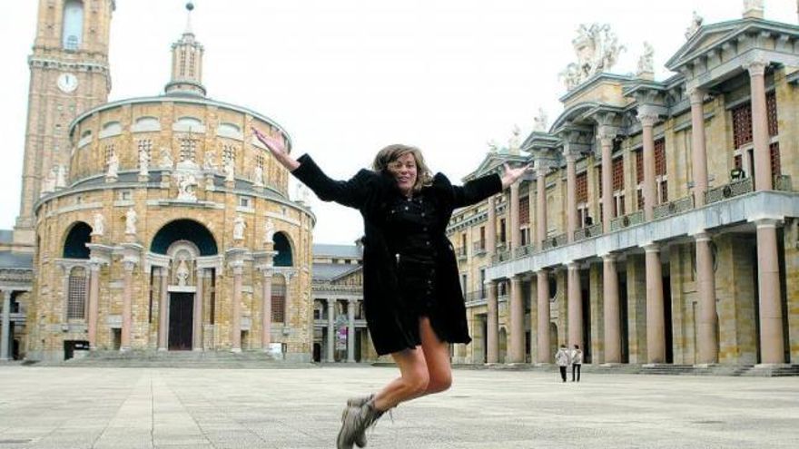 Marta Valverde, ayer, en la plaza de la Laboral.