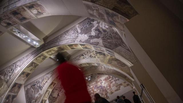 Pintures de Sixena en una de les sales d’art romànic al MNAC, Museu Nacional d’Art de Catalunya