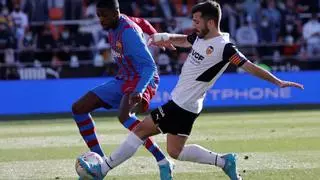 Más problemas para el Valencia: Gayà se retira lesionado
