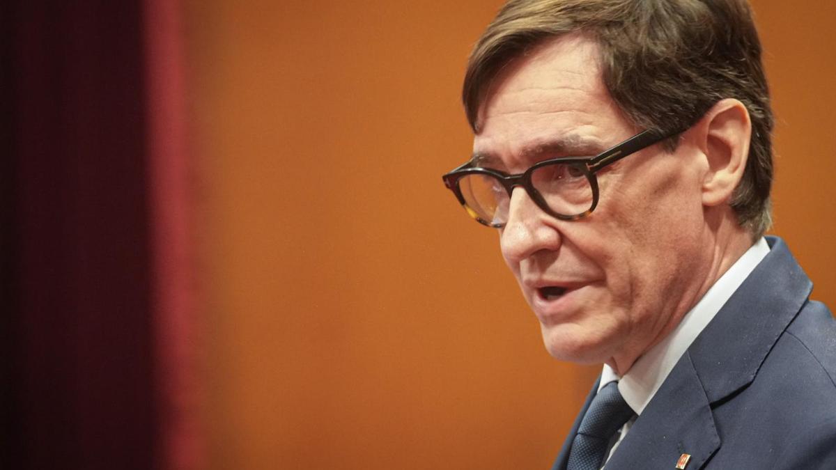 El president Salvador Illa, en el hemiciclo del Parlament.