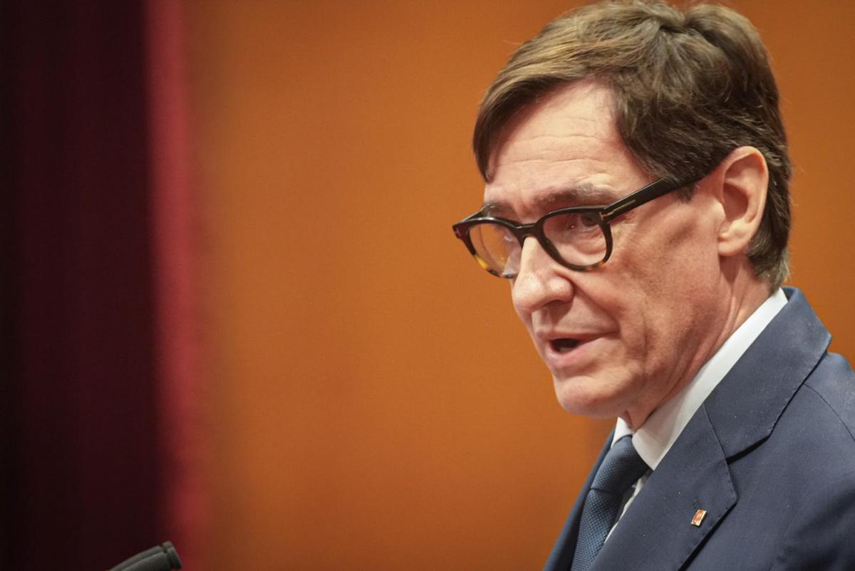 El president Salvador Illa, en el hemiciclo del Parlament.