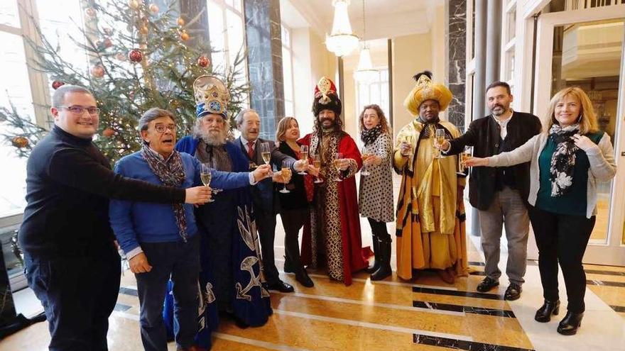 Brindis de Valiño, Sánchez Ramos, Melchor, López, Taboada, Gaspar, Pontón, Baltasar, Fernández y Ponga.