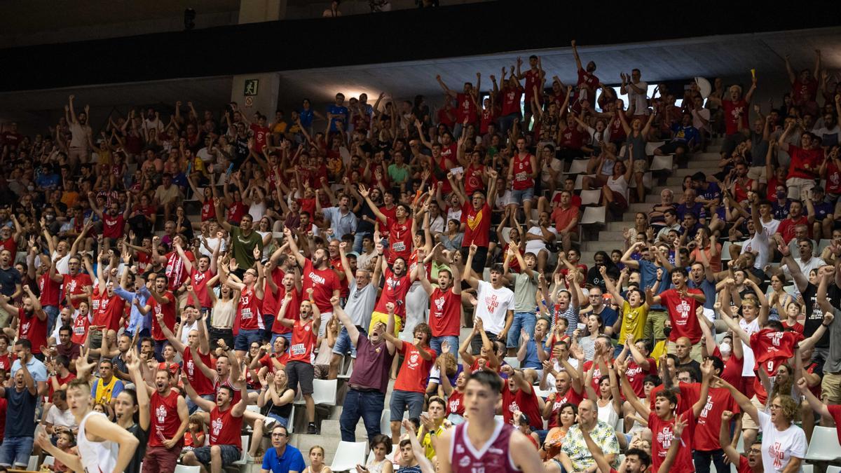 L&#039;afició donant suport al Girona a Fontajau