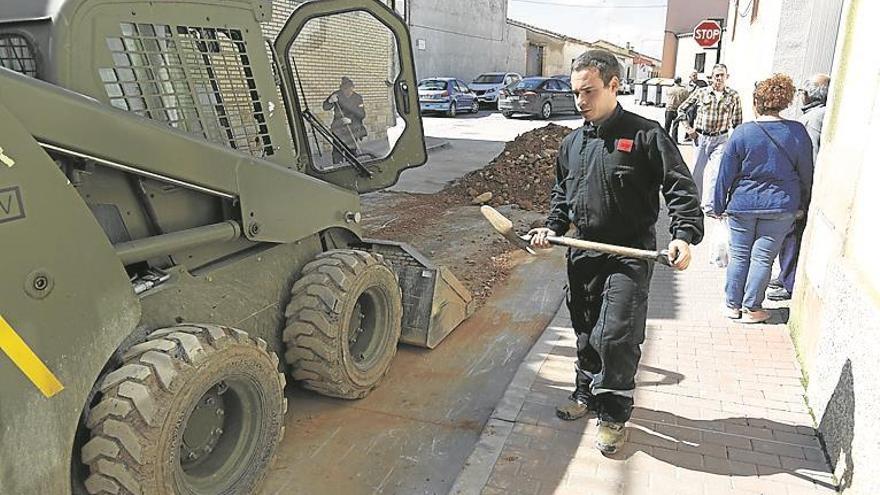 La Ribera Alta resiste el paso de  la crecida del Ebro