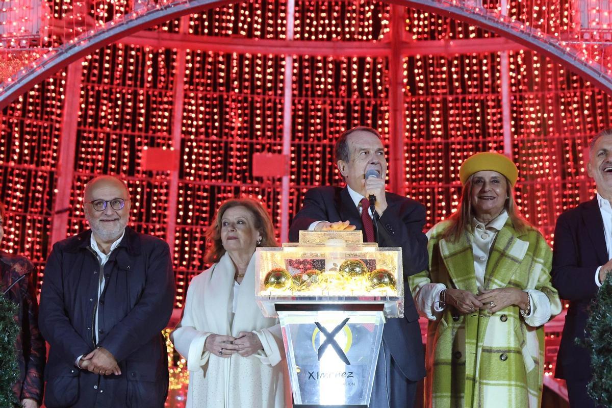 Vigo enciende la Navidad más grande de su historia ante miles de personas