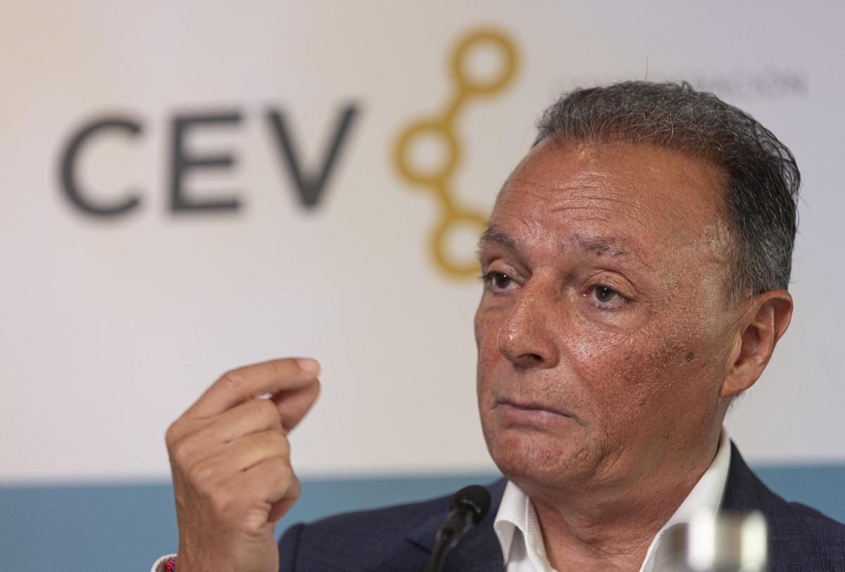 Salvador Navarro preside la CEV
