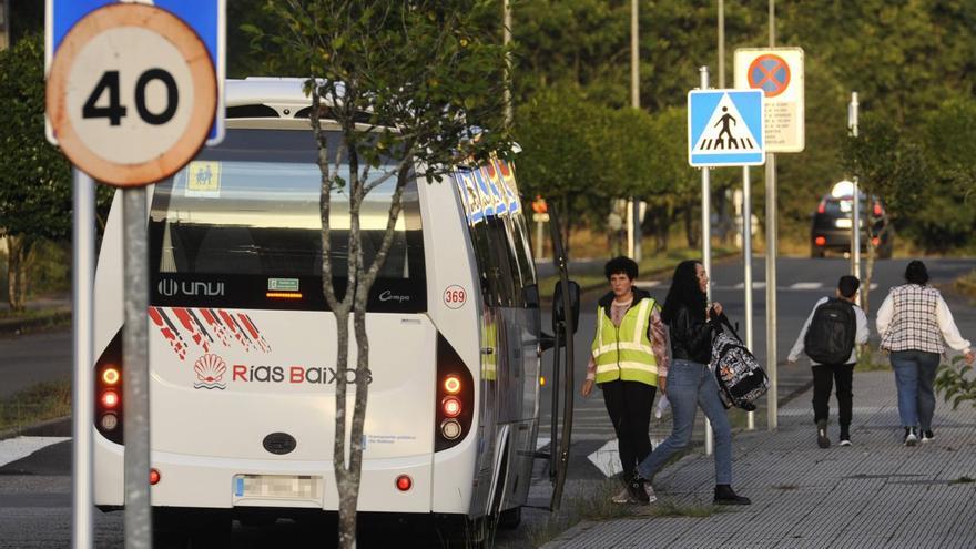 Las comarcas pierden tres líneas de bus en un año pero aumentan sus paradas
