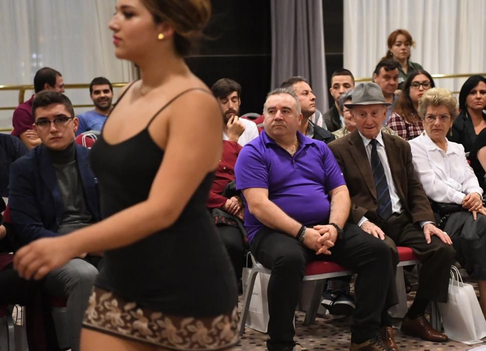 Un desfile de tallas grandes recauda fondos para Padre Rubinos