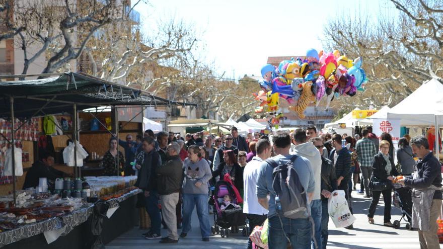 Parades de tota mena ompliran el passeig Ramon Vall