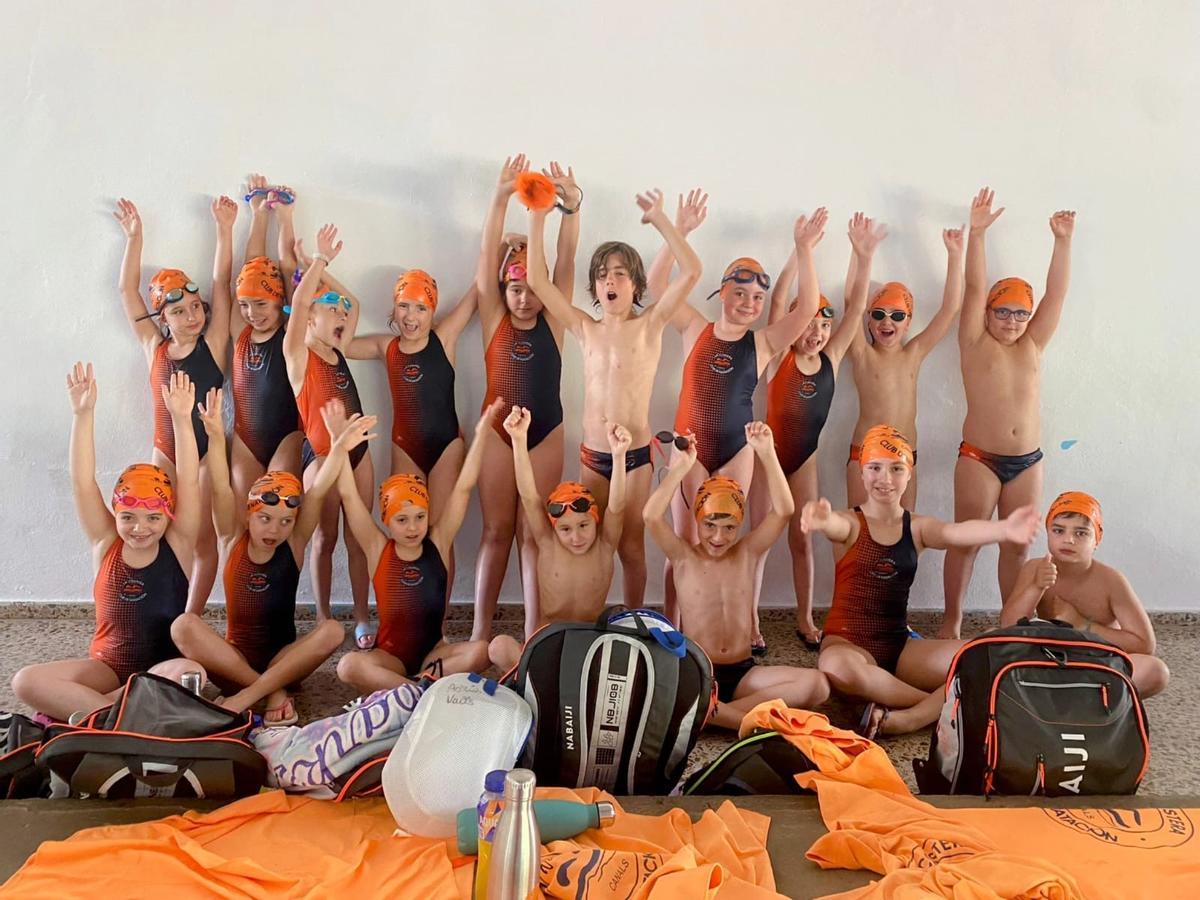 Nadadores del CN La Costera en la jornada de la Liga Pre-benjamín.