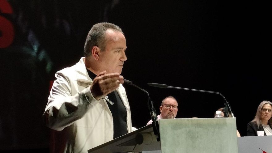 Navarro se despide como líder de CC OO instando a la Croem a desbloquear los convenios caducados