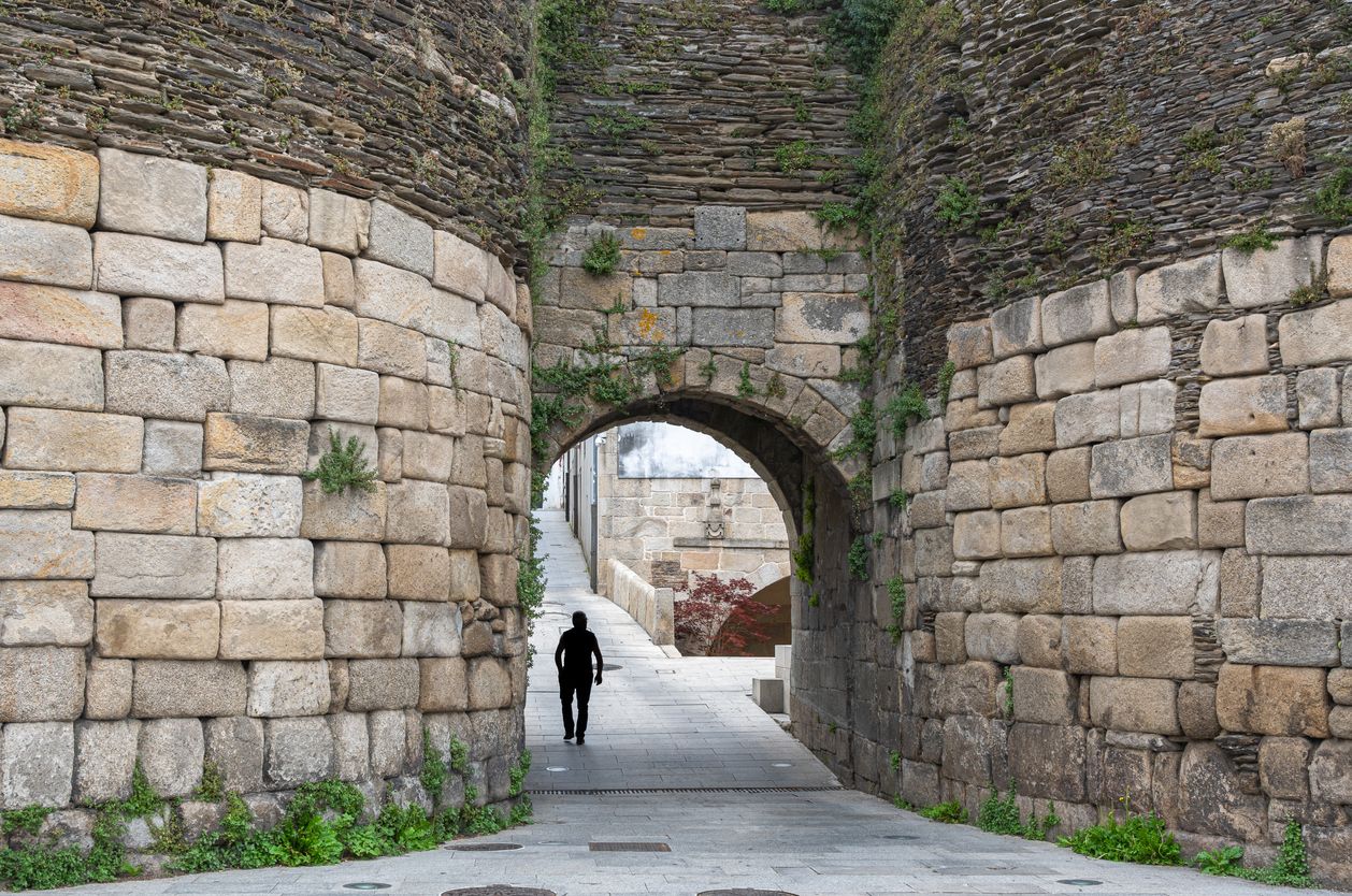 La Porta Miñá es la mejor conservada de las cinco puertas originales de la muralla