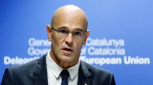 zentauroepp40323729 catalan foreign affairs chief raul romeva gestures as he hol170928131413