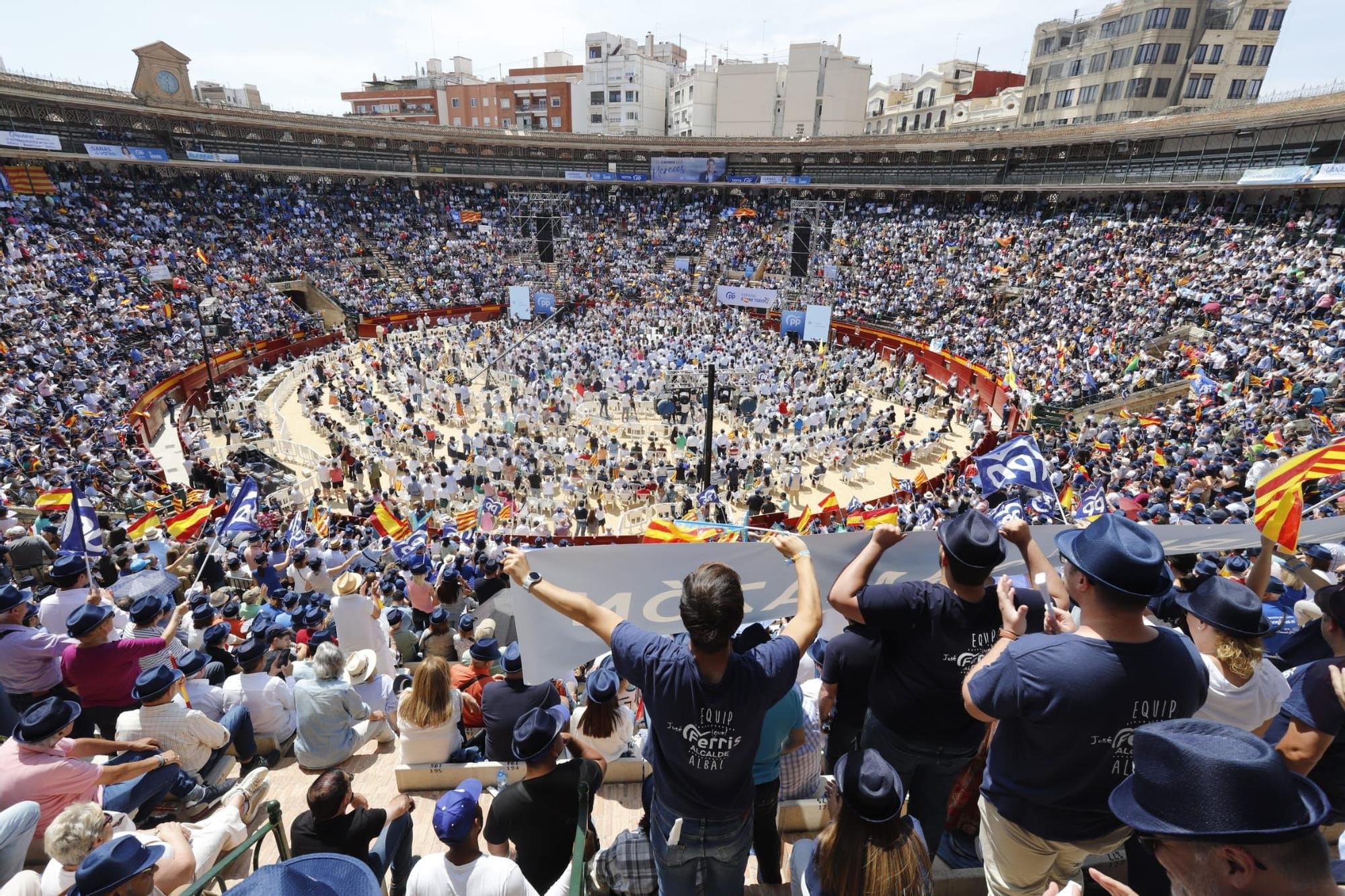 Mitin central del PPCV en la Plaza de Toros de València