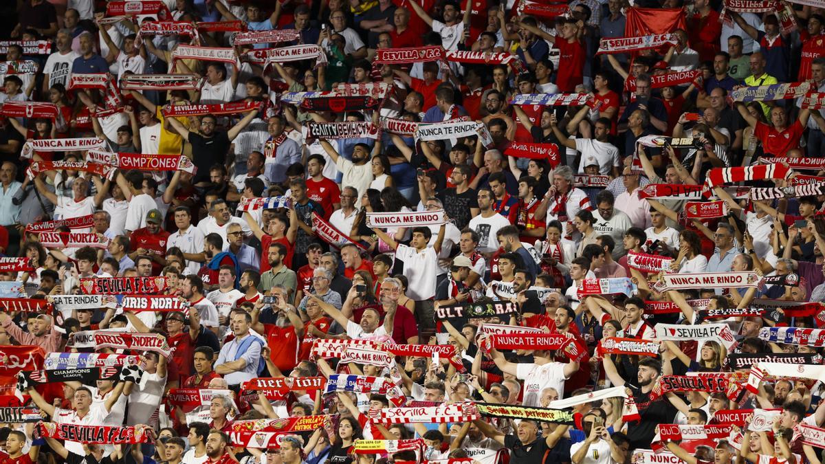 Aficionados del Sevilla.