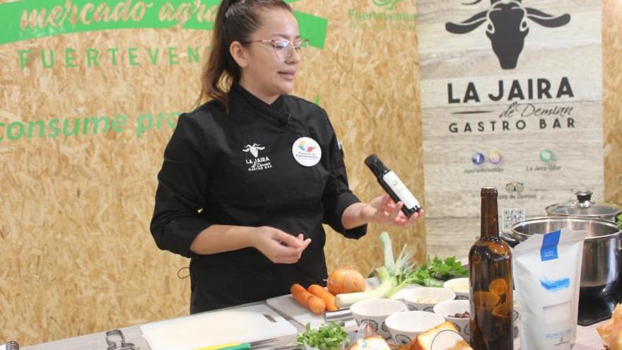 La chef Safi Huertas durante la elaboración del plato de quinoto con queso. | | LP/DLP