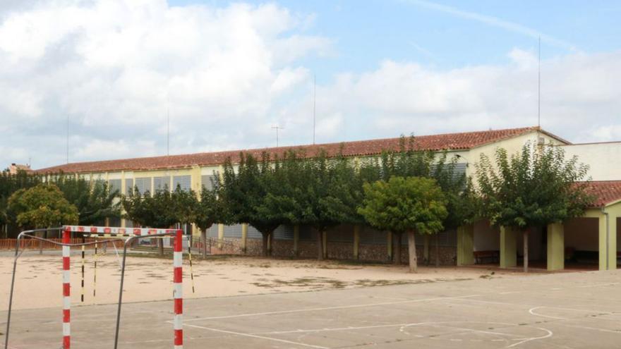 El pati de l’edifici antic de l’escola de la Bisbal. | ACN