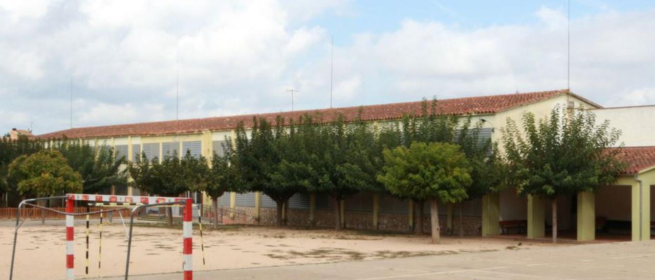 El pati de l’edifici antic de l’escola de la Bisbal. | ACN