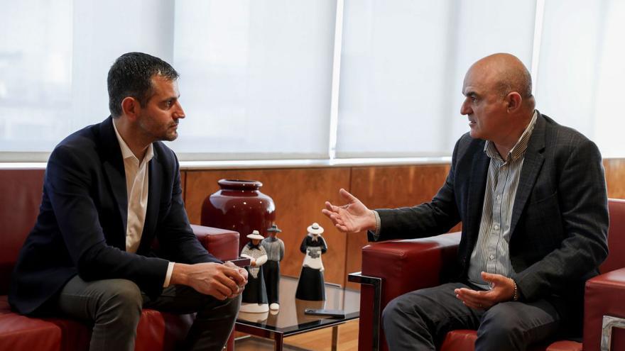 Marcos Serra y Vicent Marí durante la reunión que mantuvieron ayer en el Consell. | CIE