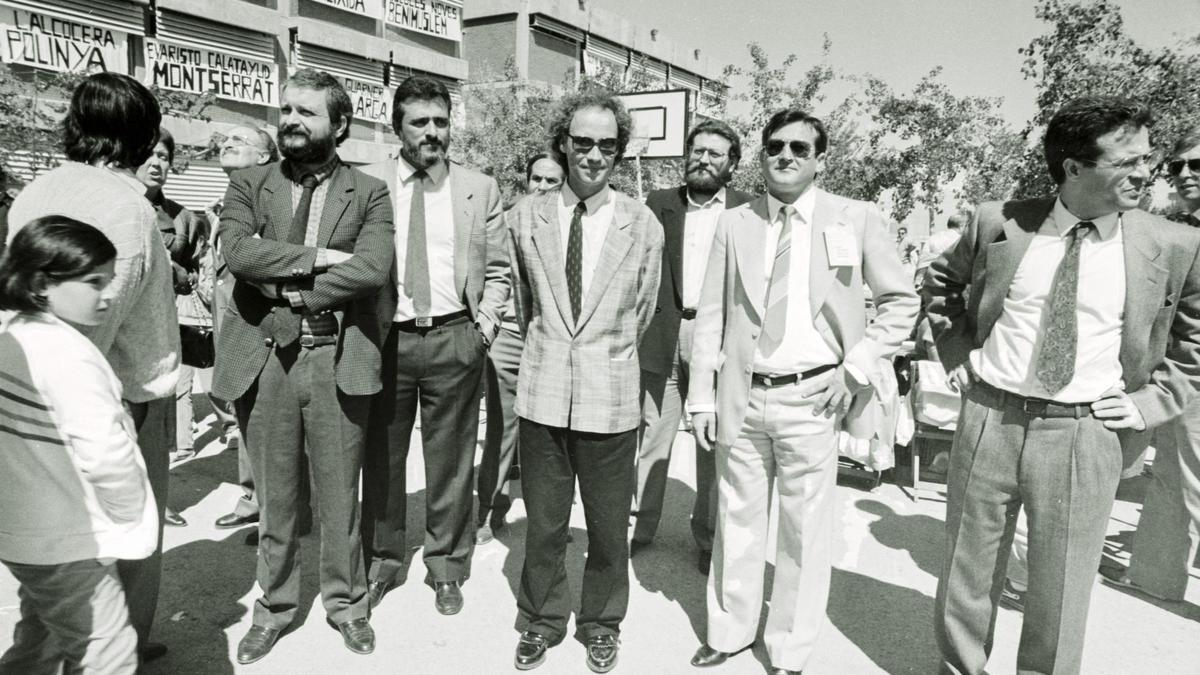 El CEIP Trullàs de Benifaió acollí en abril de 1986 les I Trobades d'Escola Valenciana. Al centre, l'aleshores conseller d'Educació, Ciprià Ciscar, i Josep Chaqués.