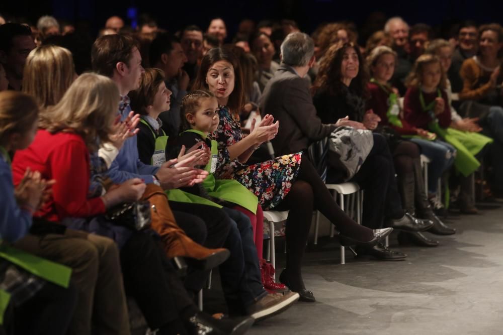 Ferran Adrià cocinando con varias familias en el centro Niemeyer de Avilés