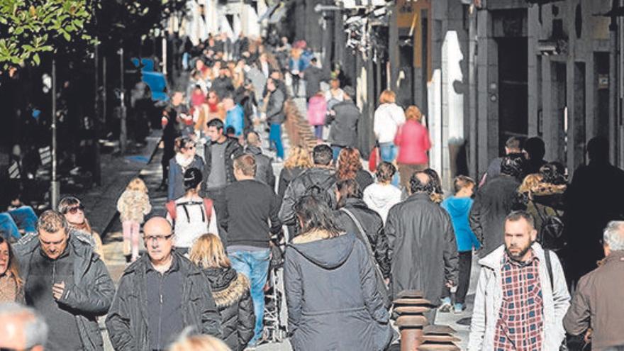 El carrer Santa Clara, un dels més comercials de la ciutat de Girona