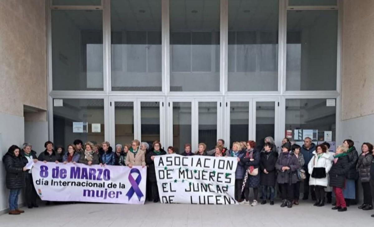Las mujeres de El Juncar, en Luceni, participaron en los actos. | S.E.