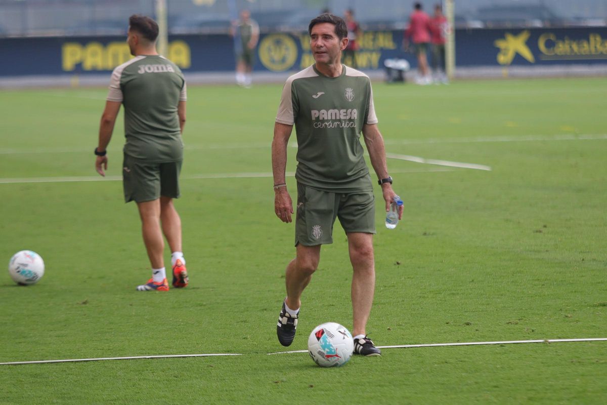Marcelino, entrenador del Villarreal CF, durante un entrenamiento de la pretemporada 2025/26.