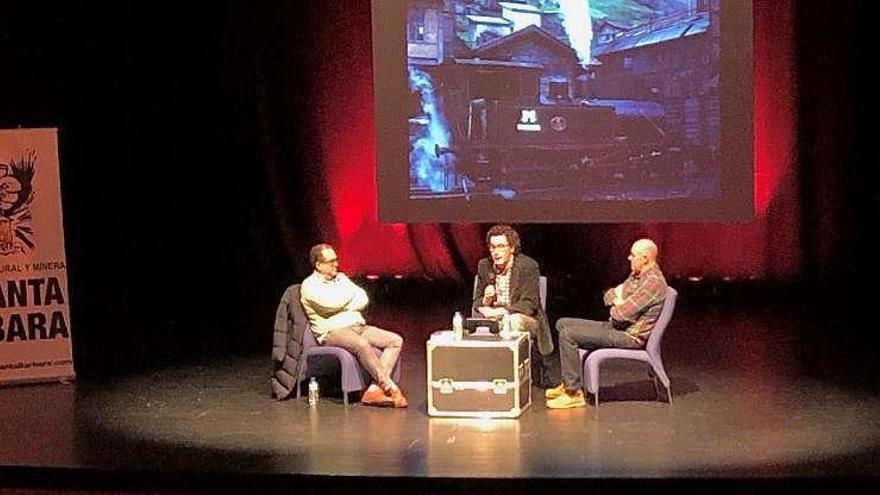 Por la izquierda, Javier Fernández, Guillermo Bas y Felipe Burón, durante el acto.