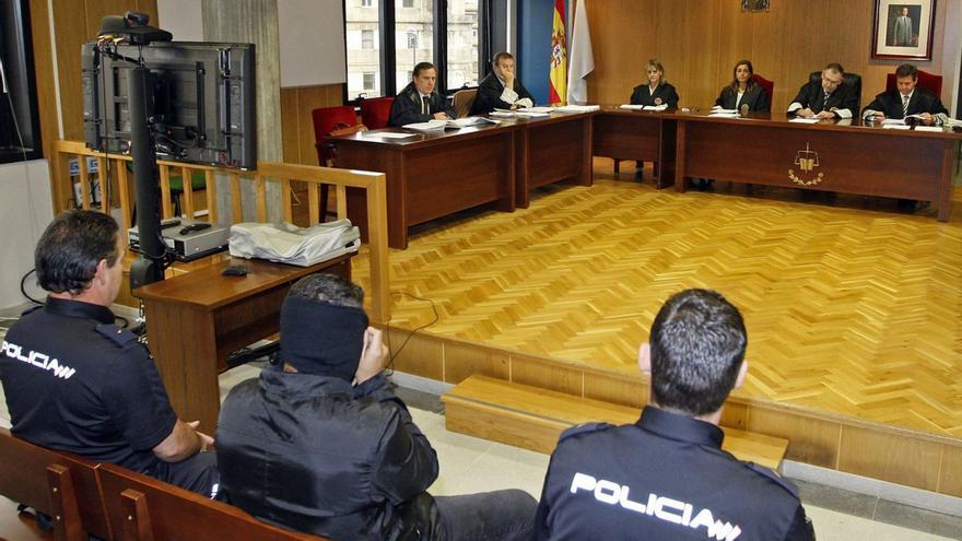 Un condenado que se vio 
beneficiado por la nueva ley, en 
su juicio en Vigo.  //Marta G. Brea.