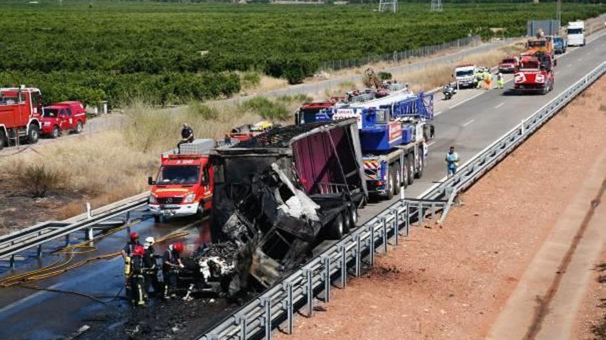Accidente en el que murió un camionero esta misma semana en la A7 (Nules).