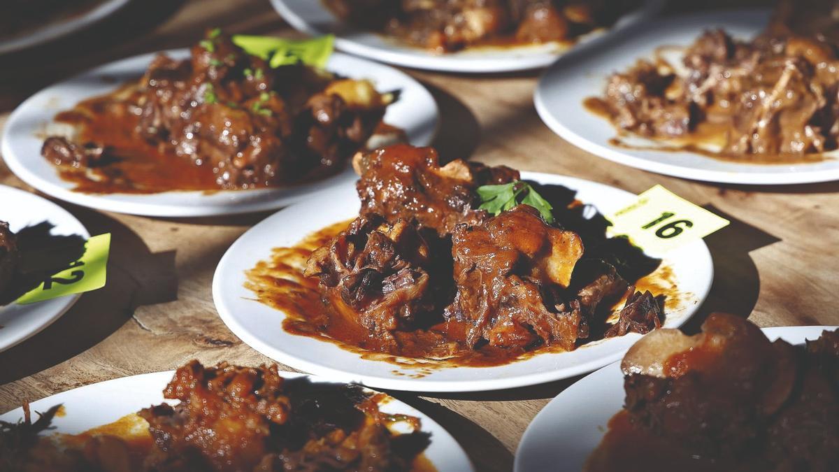 El rabo de toro es emblema de la gastronomía de Córdoba, un plato contundente y sabroso.