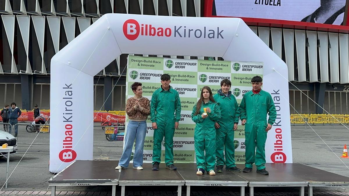 Por la izquierda, Nicolás Fernández, Sundury Pachón, Raúl Antuña e Iker Fernández, el el podio de Bilbao