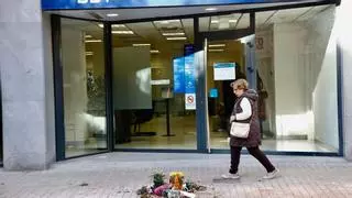 Improvisan un altar en memoria del motorista fallecido el jueves en València