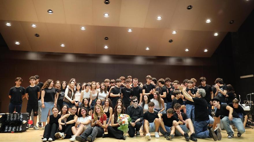 Estudiants de l’IES El Cabanyal creen el musical «Ma mare, Carla»